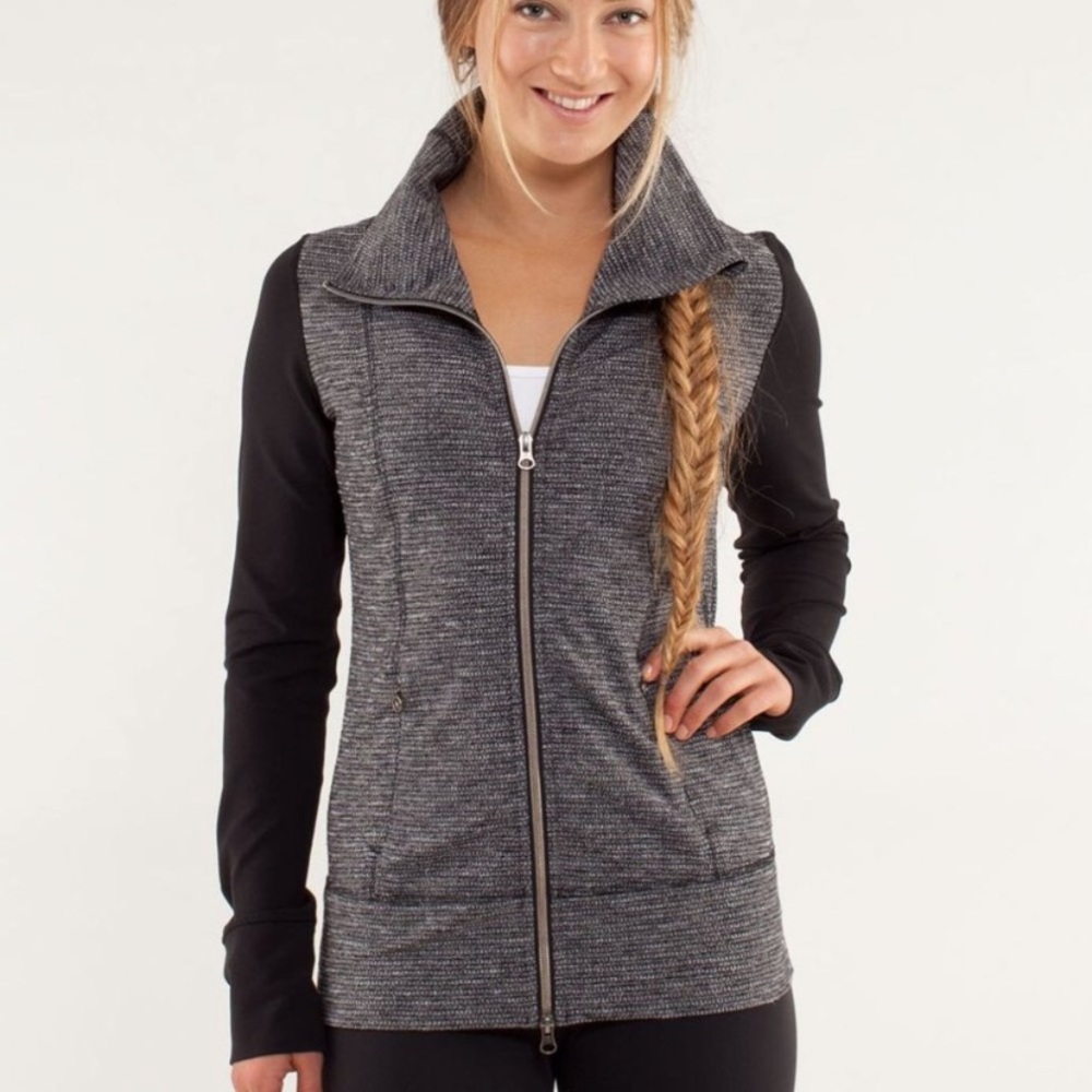 Lululemon Daily yoga jacket size 6 black gray EUC
